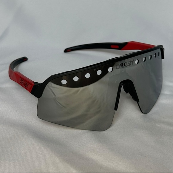 Oakley Sutro Lite Sweep Vented Black/Silver Prizm Lens Red Black Frame - Picture 5 of 5